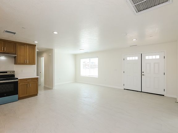2nd image of 16001 Live Oak St #Adu