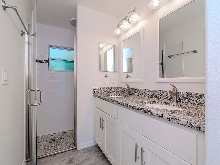 6235 S Adelia Ave — Photo 19
