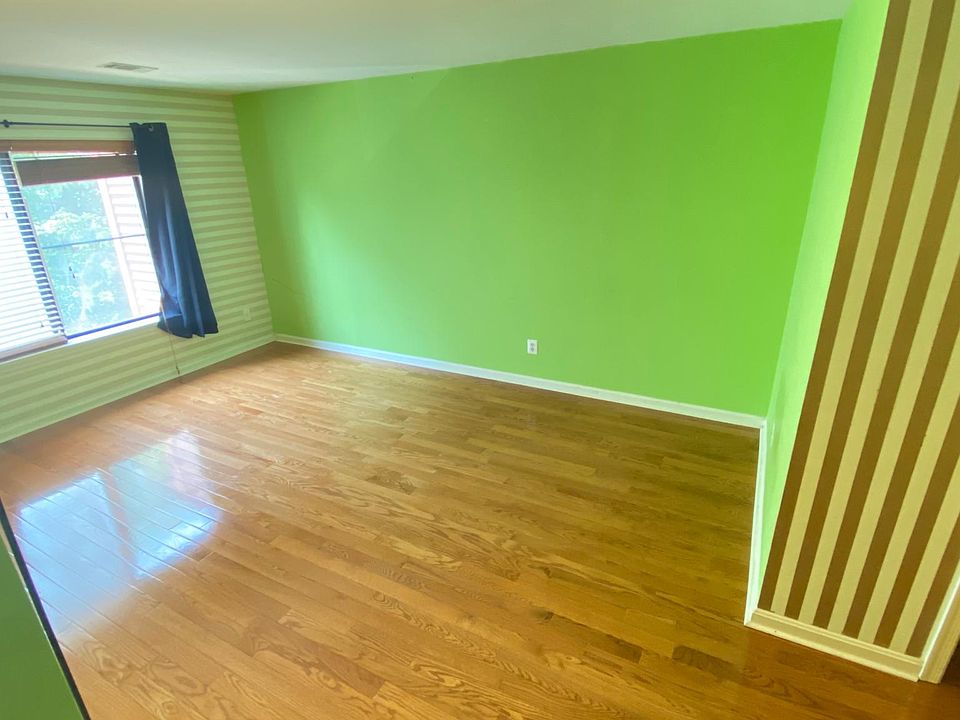1st image of 2815 Lee Oaks Ct