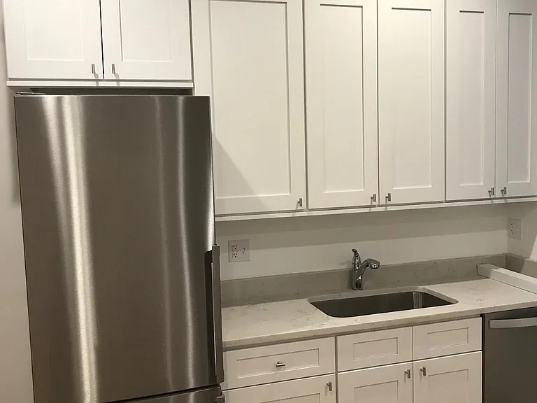 1458 W Blackhawk St #2R — Photo 8