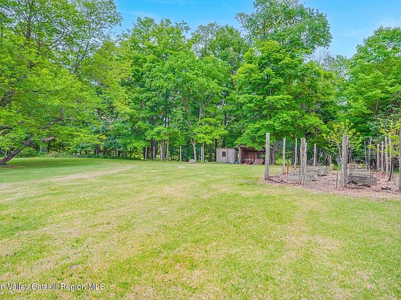 4th image of 984 Blue Mountain Road