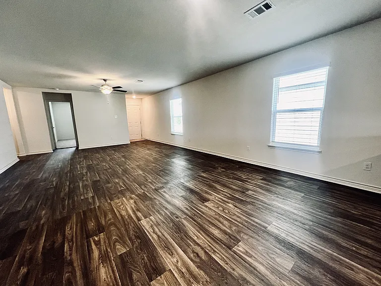 520 Locksley Cv — Photo 5