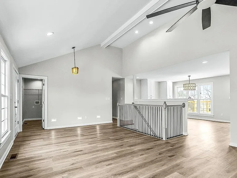 400 Newman Way — Photo 5