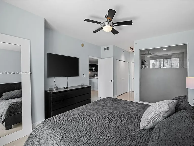 90 SW 3rd St #3501 — Photo 23