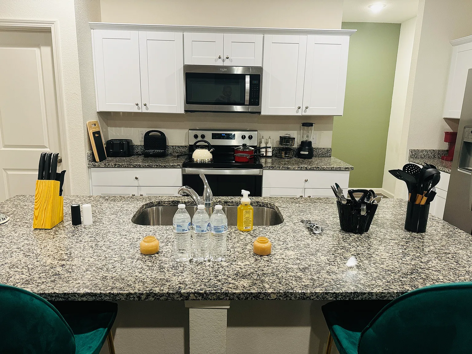 4 bed, $3,900 — Photo 4