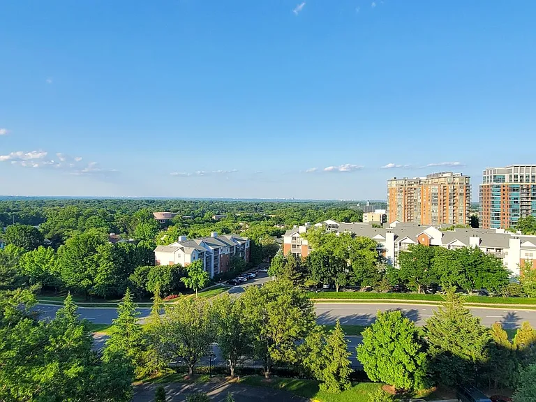 8380 Greensboro Dr #722 — Photo 3