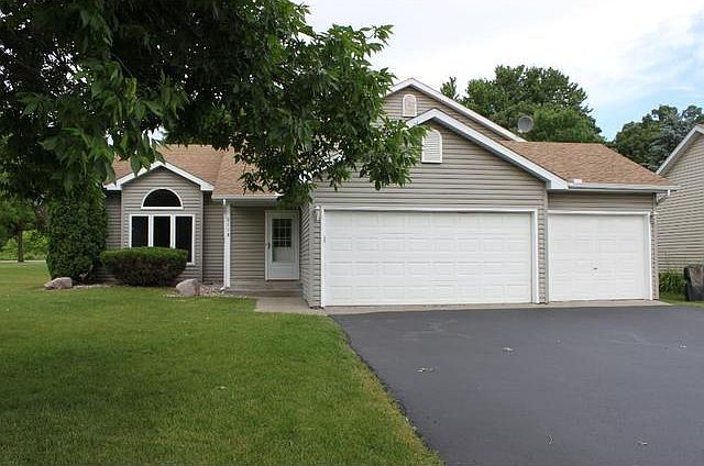 Well kept 4 bedroom house in quiet neighborhood