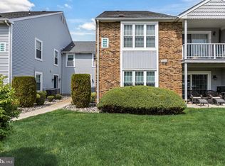 995 Scotswood Ct #B, Mount Laurel, NJ 08054