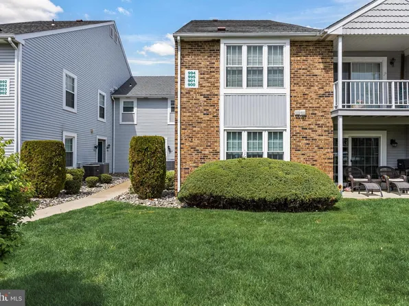 995 Scotswood Ct #B, Mount Laurel, NJ 08054