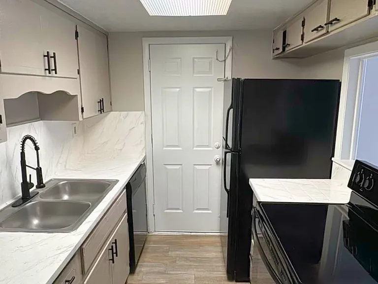 Move In Free at Cielo at University - No Admin Fee + One Month Free! — Photo 19