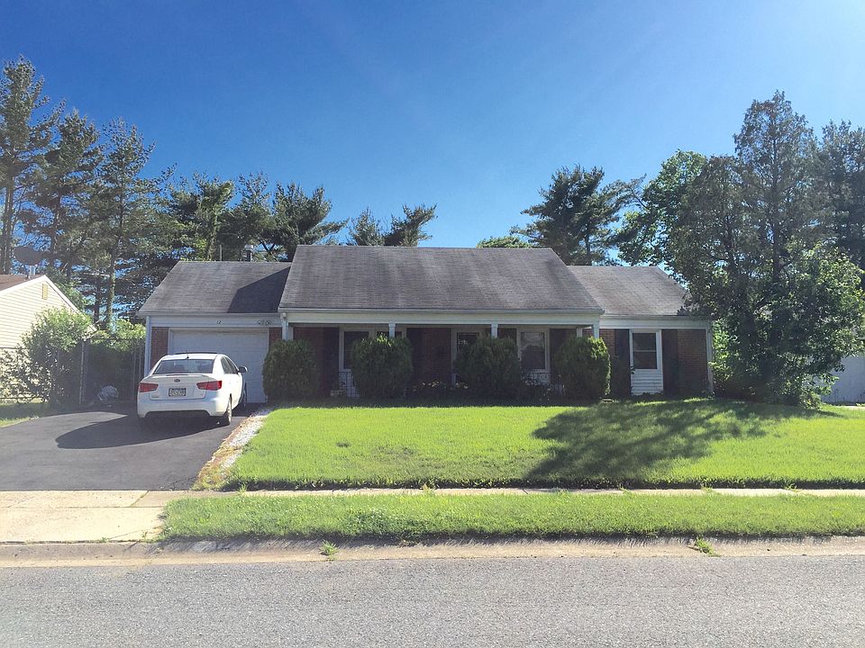 Lovely rancher on a quiet street