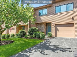 212 Yorktowne Ct, Township Of Washington, NJ 07676