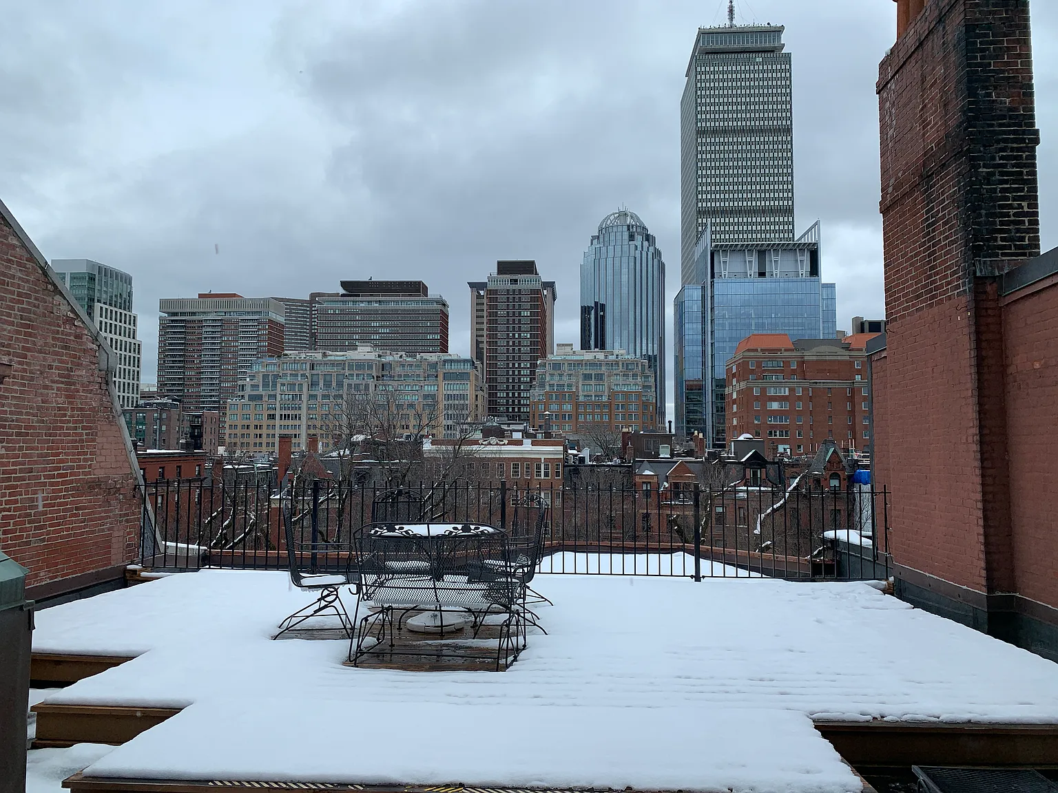 2 bed, 700 sqft, $4,200 — Photo 1
