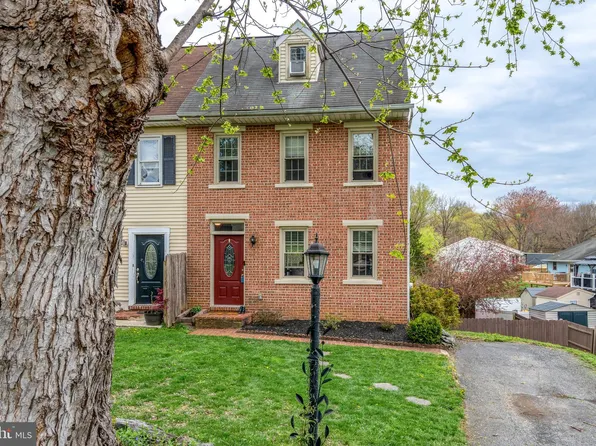 202 Fairfax Dr, Lancaster, PA 17603