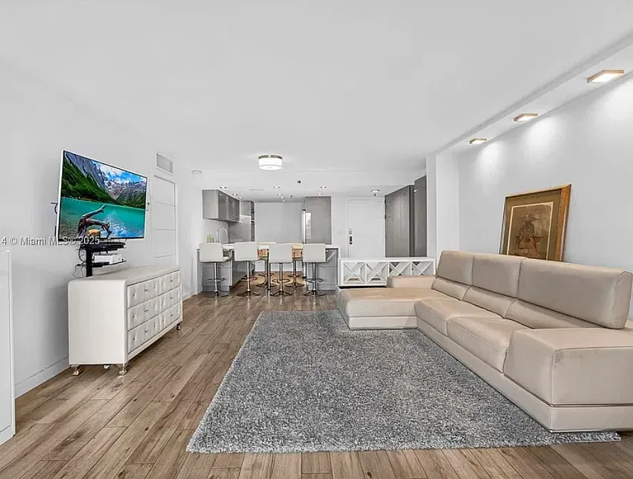 1 bed, 1093 sqft, $3,600 — Photo 1