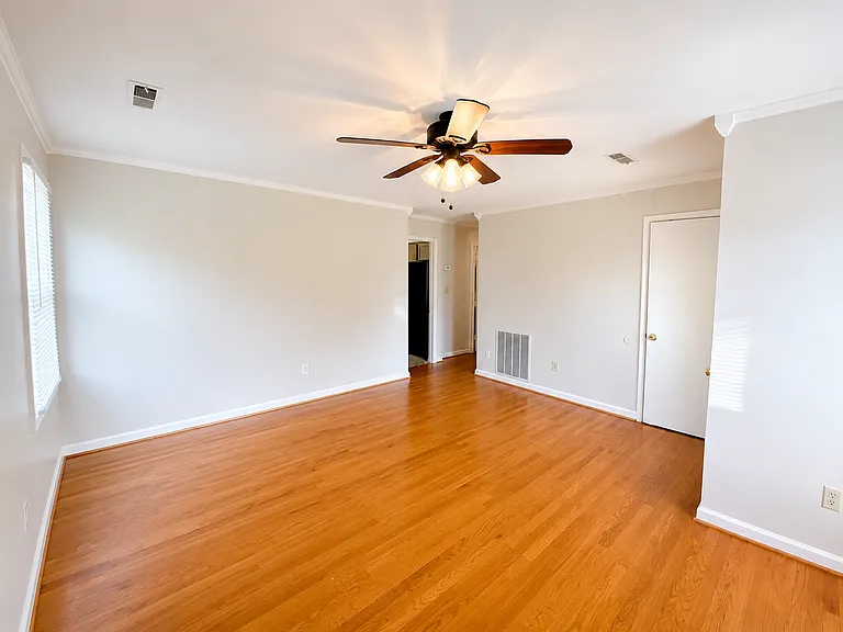 303 Rutherford Ave NW — Photo 9