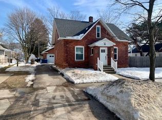 406 N Rowe St, Ludington, MI 49431
