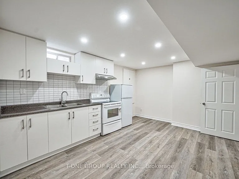 5 Hammersly Blvd #BASEMENT — Photo 3