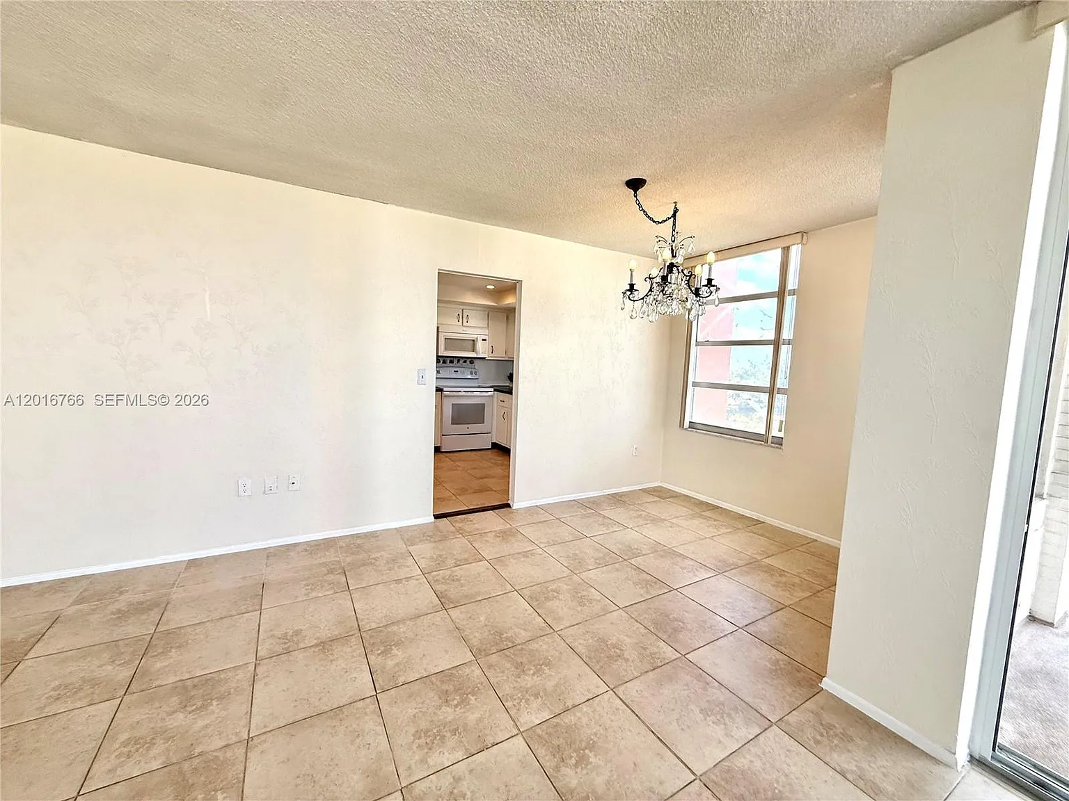 Buckley Towers Condo - Ea — Photo 4