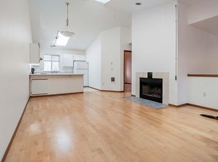 2522 NW Vaughn St APT 2, Portland, OR 97210