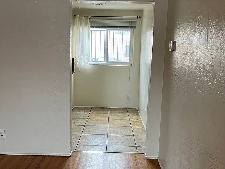 1230 Girard Blvd NE #A — Photo 3