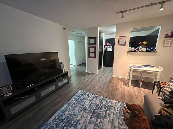 2nd image of 1020 N La Salle Dr #412