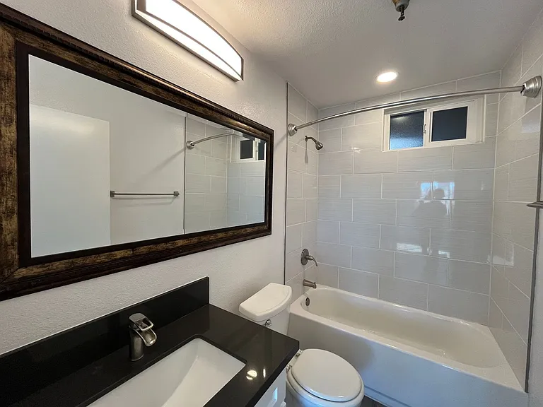 110 S Sweetzer Ave — Photo 66