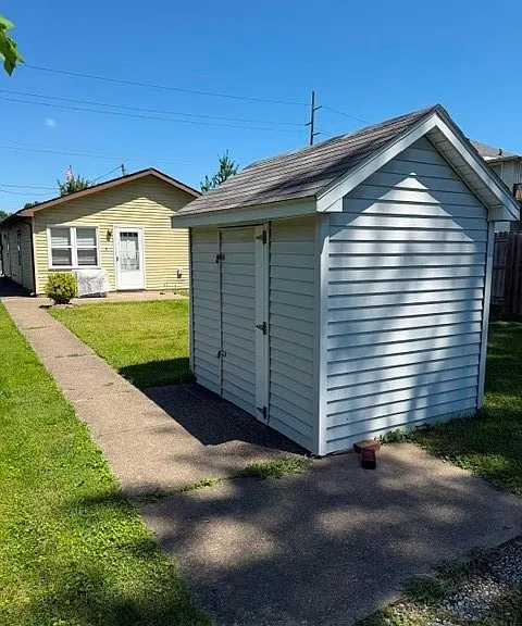220 E Market St — Photo 19