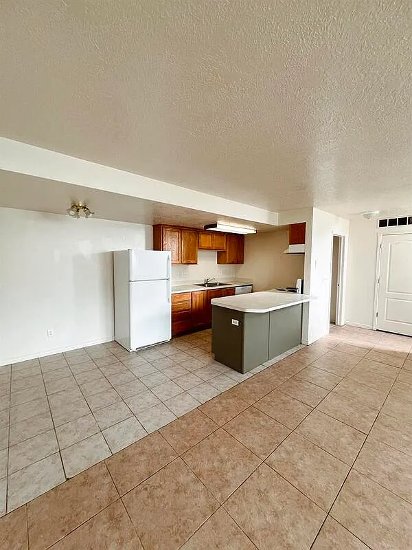 3 bed, 1.5 bath, 1204 sqft, $1,200 — Photo 4