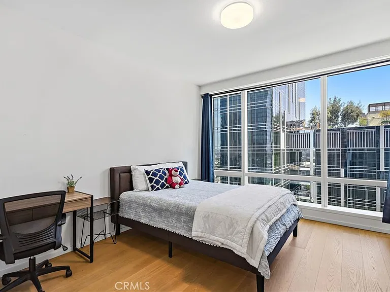 877 Francisco — Photo 8