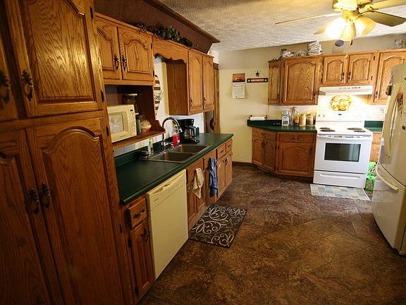 4th image of 2798 Creekview Dr