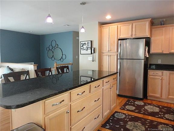 Large island and stainless ...