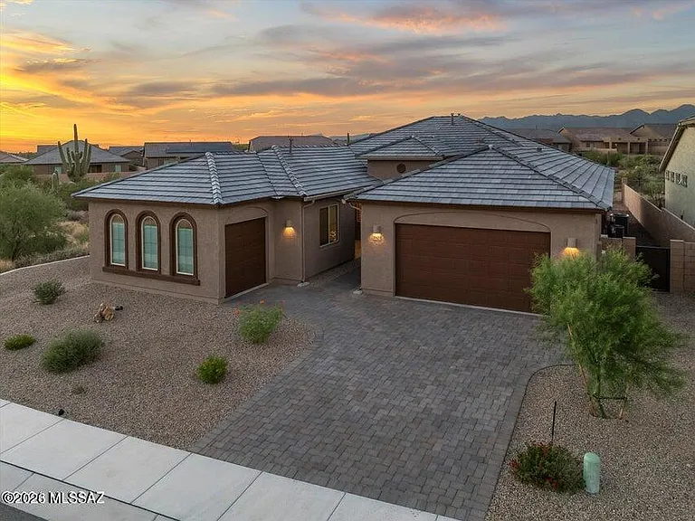 10623 N Iron Peak Dr — Photo 1
