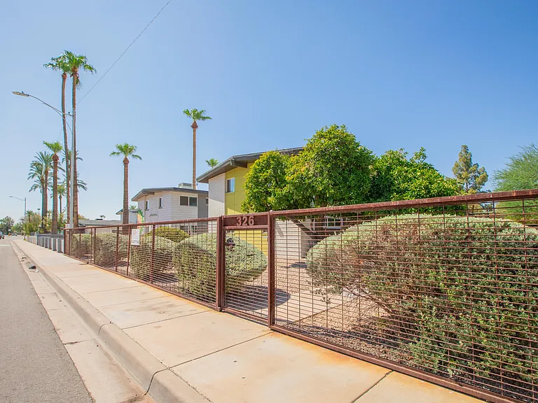 326 W Earll Dr — Photo 17