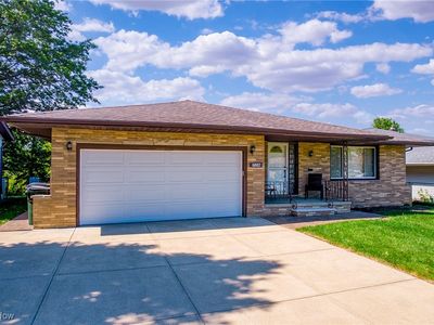 6882 Day Dr, Parma, OH, 44129