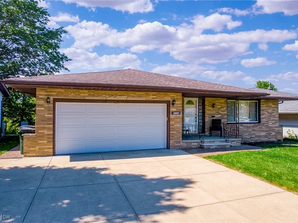 6882 Day Dr, Parma, OH 44129