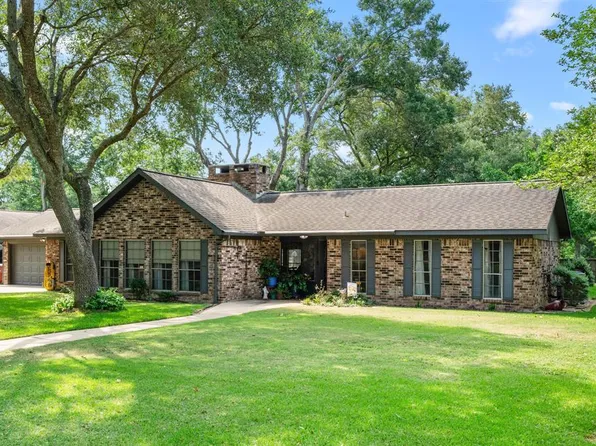 14907 River Oaks Drive, East Bernard, TX 77435