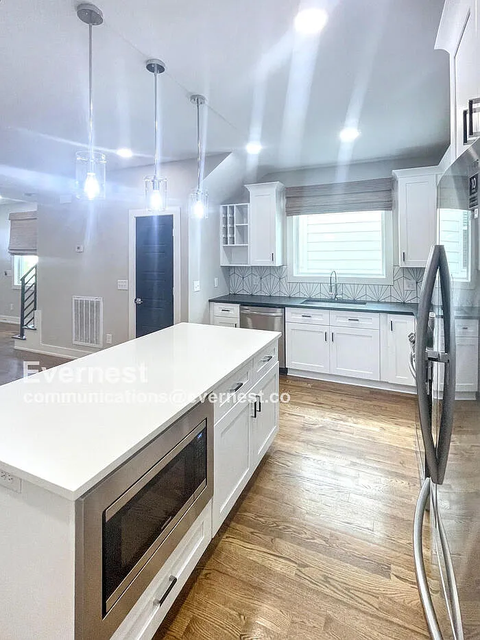 3 bed, 3.0 bath, 1629 sqft, $2,495 — Photo 3