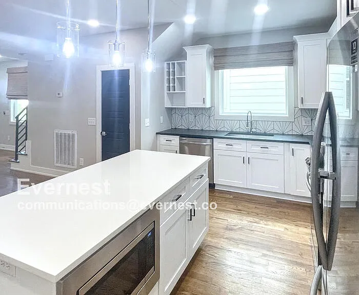 2116 Courtney Ave — Photo 4