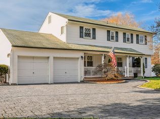 17 Prairie Rd, Huntington Station, NY 11746