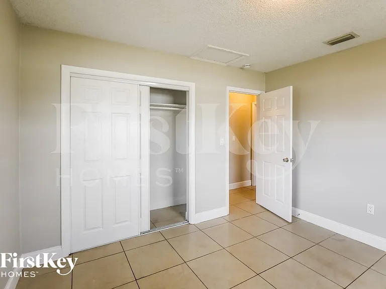 960 N 73rd Way — Photo 8