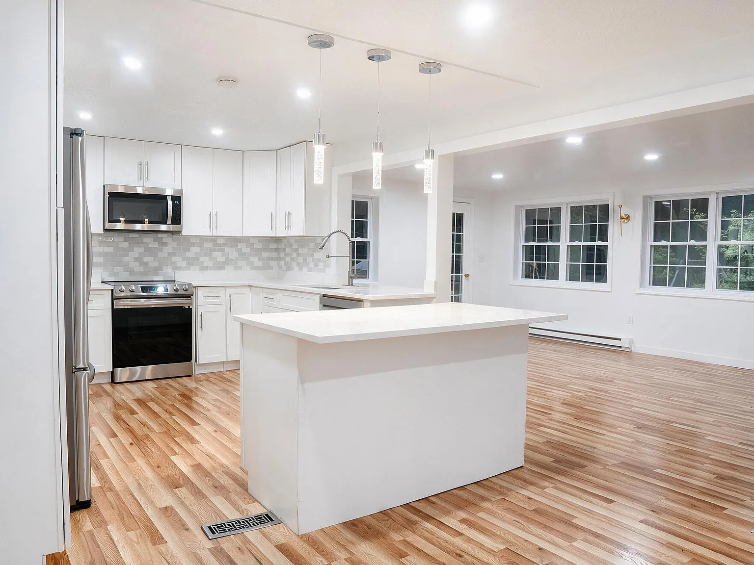 3 bed, 2.5 bath, 2778 sqft, $4,250 — Photo 4
