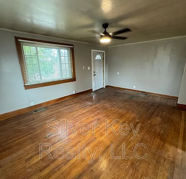 1215 Broad St — Photo 4