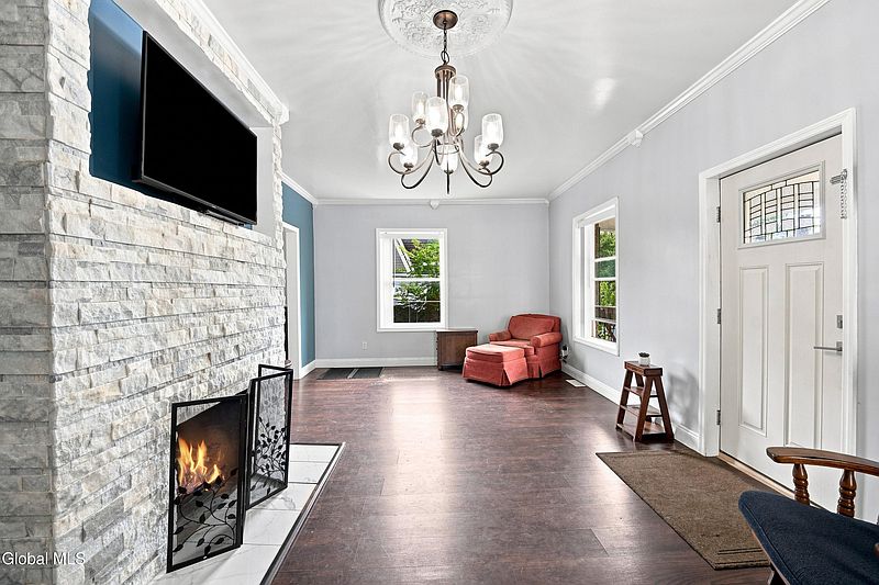4th image of 530 Bedford Road