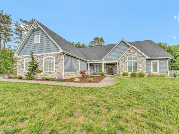 700 Thornblade Way, Blue Ridge, VA 24064