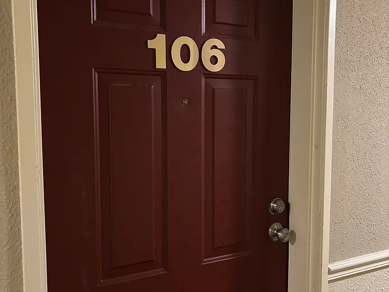 2 Knightsbridge Dr — Photo 3