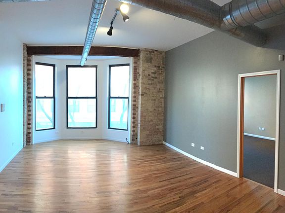 3rd image of 1302 N Milwaukee Ave