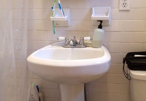 5th image of 206 Scholes St APT 2B