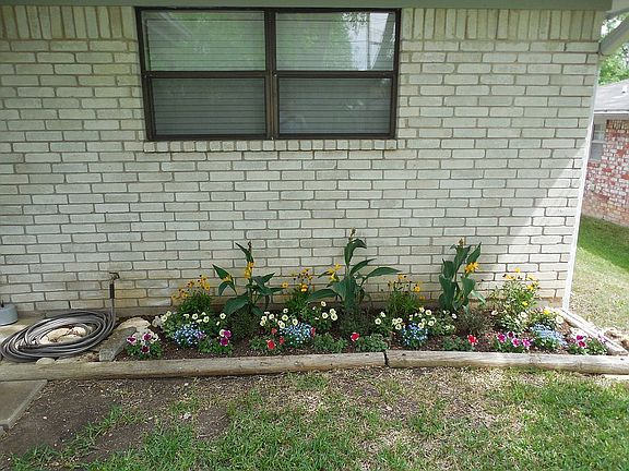 5th image of 203 Candice Dr