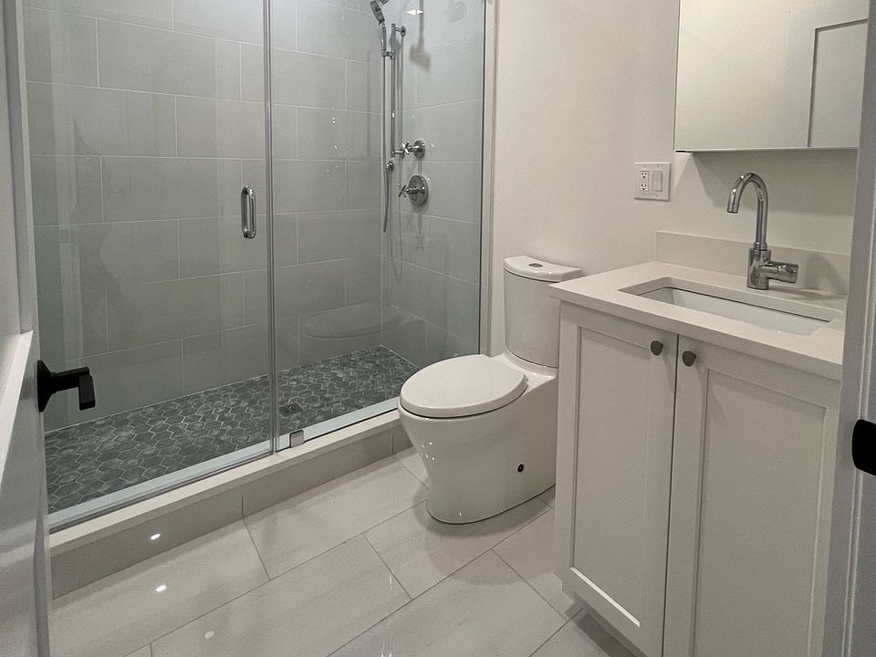 landlord_unit_photo_64310875_4